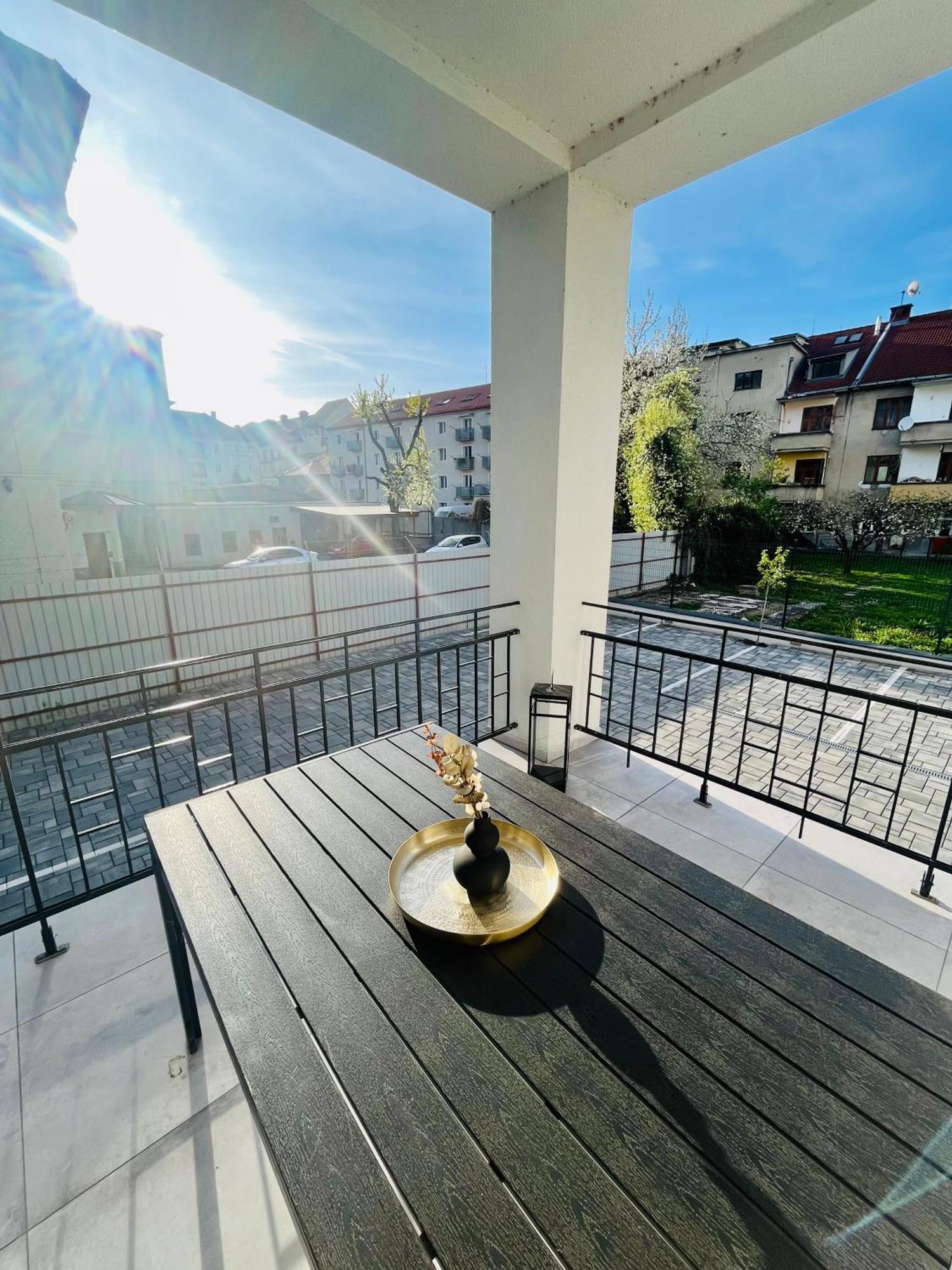 Apartment Riviera Centrum, Private Parking And Smart Check In Banská Bystrica Exterior foto