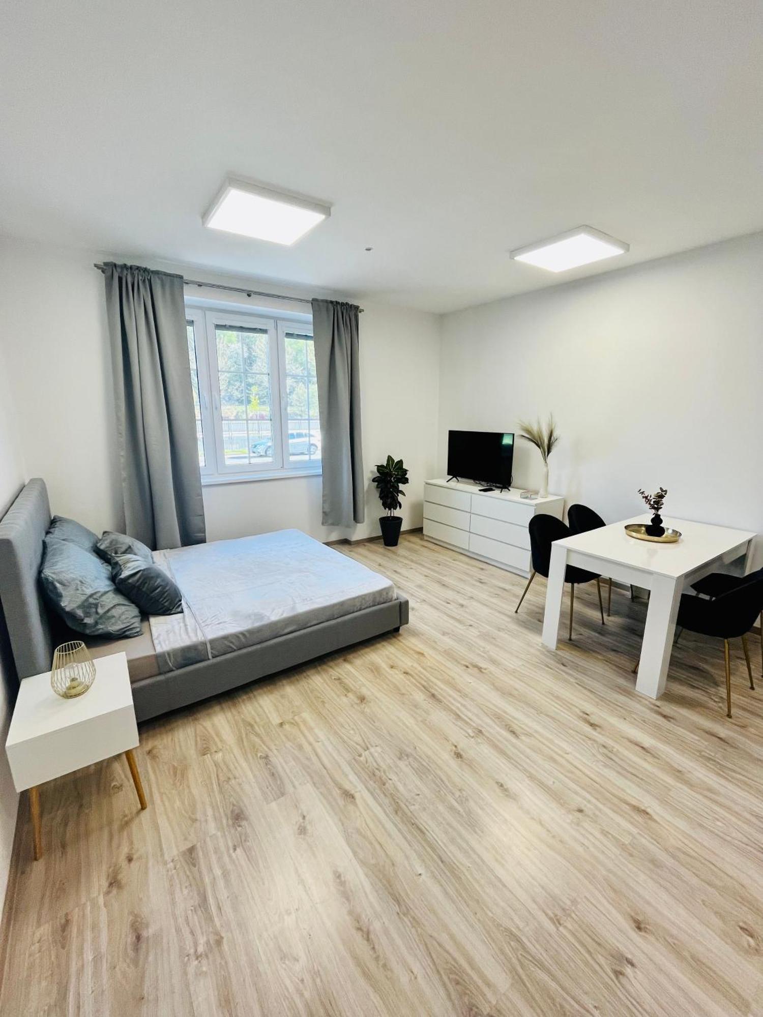 Apartment Riviera Centrum, Private Parking And Smart Check In Banská Bystrica Exterior foto